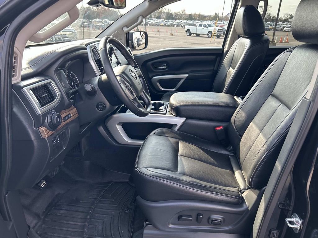 Used 2020 Nissan Titan SL image 24