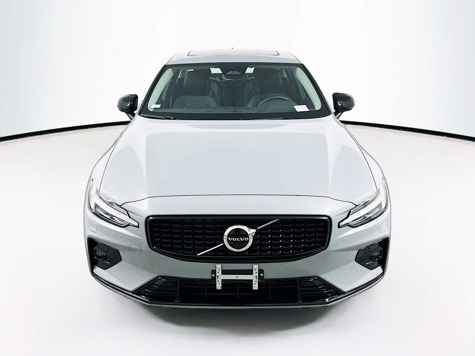 Used 2025 Volvo S60 B5 Core image 6