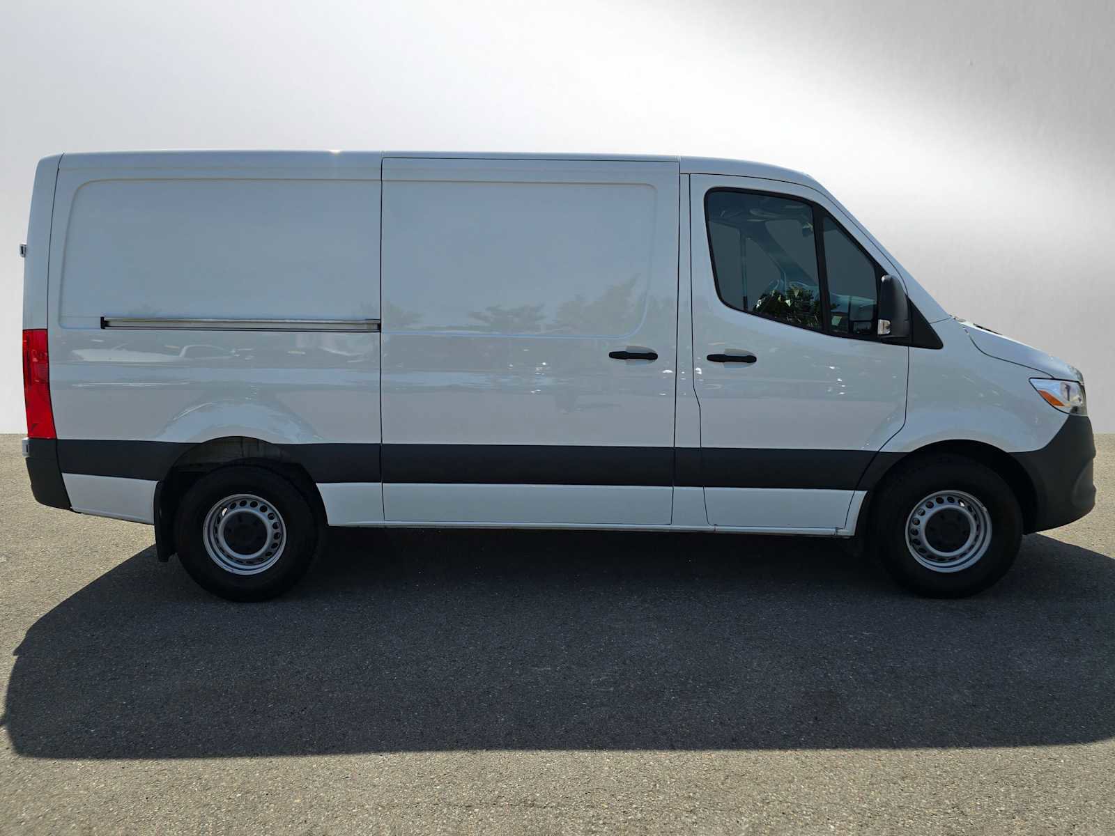 Used 2025 Mercedes-Benz Sprinter 2500 image 2
