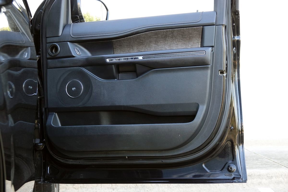 Used 2020 Ford Expedition Limited image 39