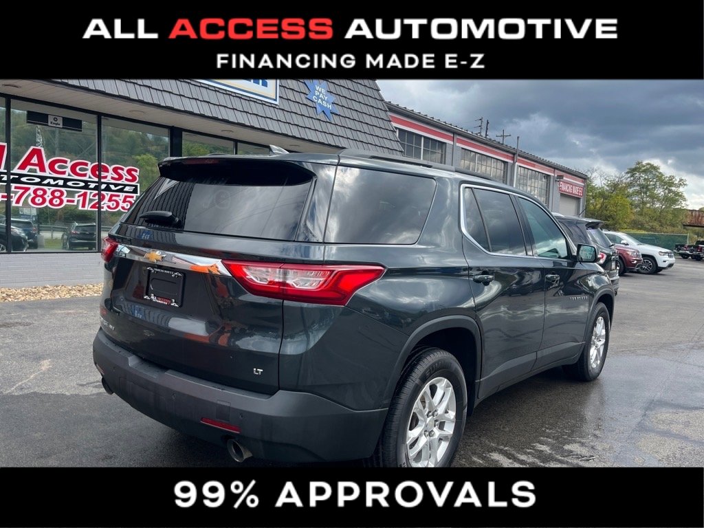 Used 2021 Chevrolet Traverse LT image 2