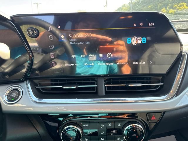 Used 2025 Chevrolet Trax LT w/ LT Convenience Package FWD image 16