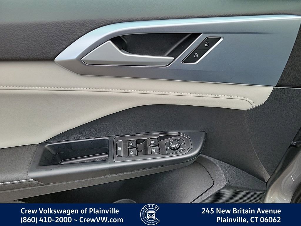 New 2026 Volkswagen Taos SE image 38