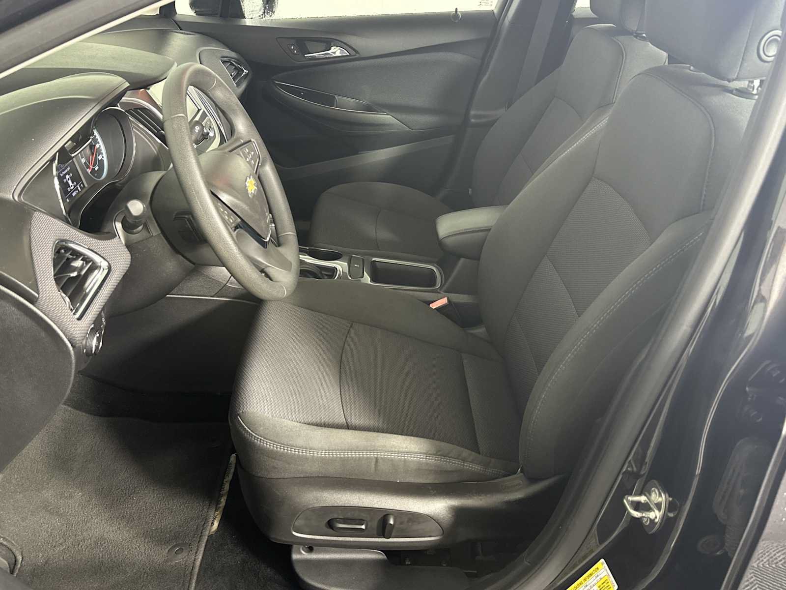 Used 2017 Chevrolet Cruze LT w/ Convenience Package FWD image 8