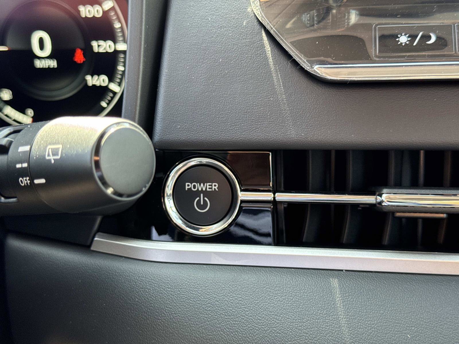 New 2025 Mitsubishi Outlander 4WD Plug-In Hybrid image 25