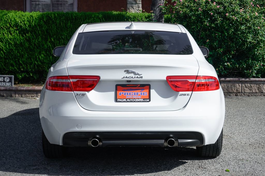 Used 2017 Jaguar XE image 7