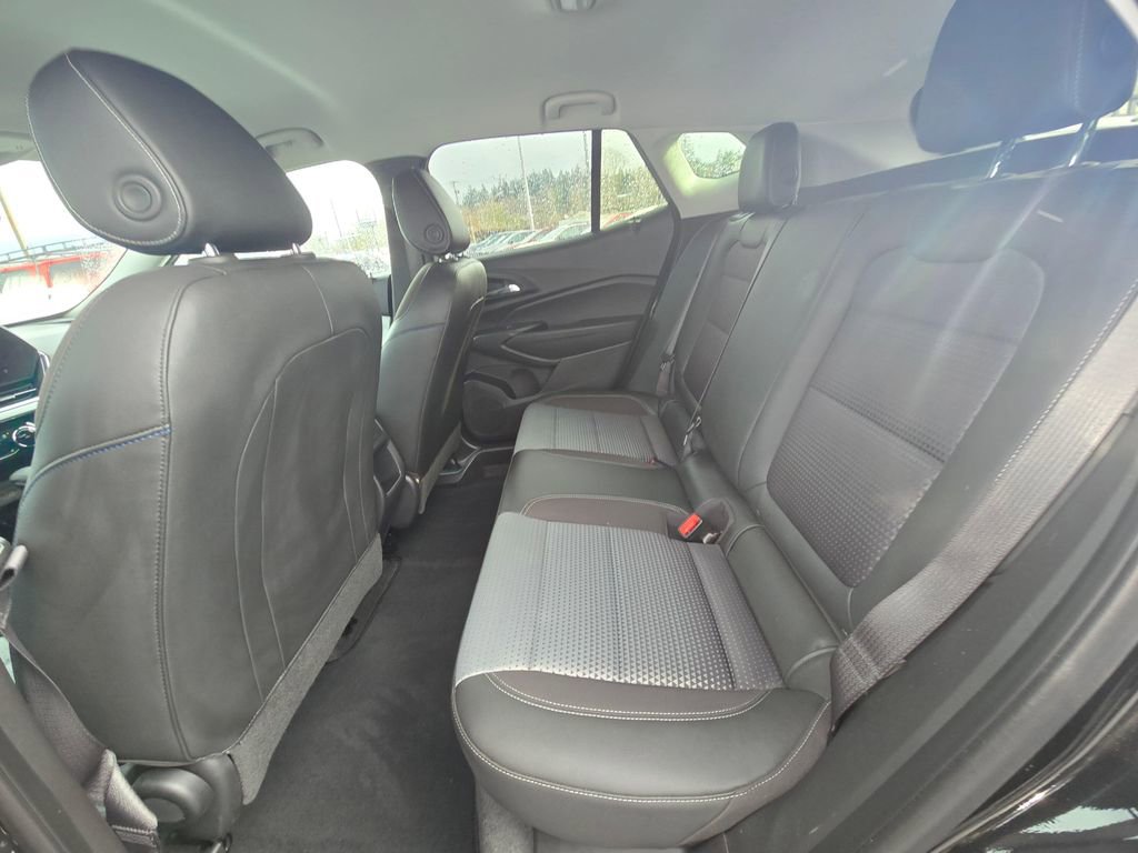 Certified 2025 Chevrolet Trax LT w/ LT Convenience Package FWD image 12