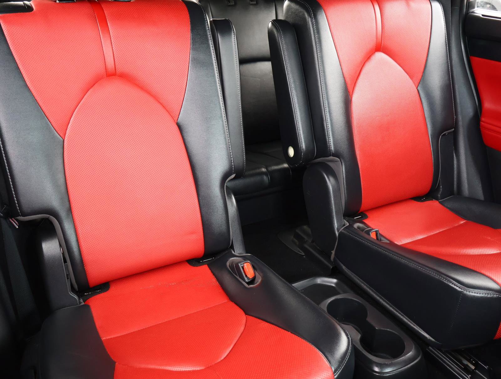 Used 2022 Toyota Highlander XSE FWD image 19
