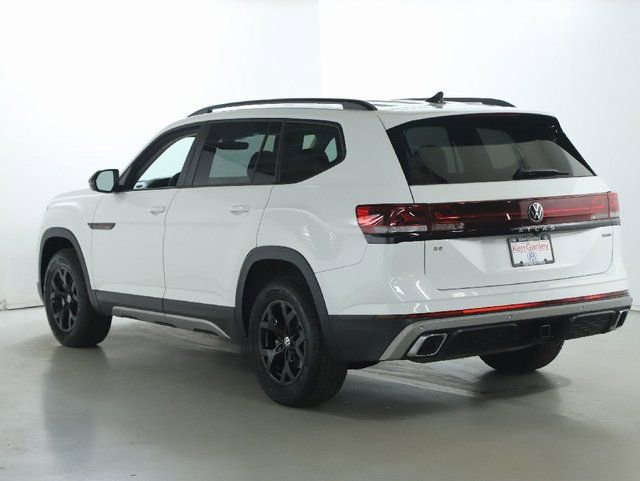 Used 2025 Volkswagen Atlas Peak Edition SE AWD/4WD image 44