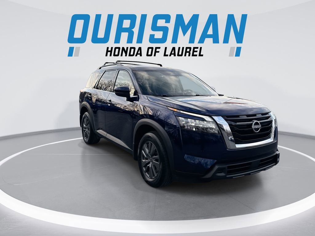 Used 2023 Nissan Pathfinder SV image 2