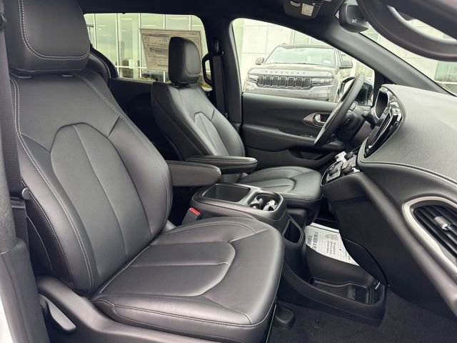 New 2026 Chrysler Pacifica Select image 34