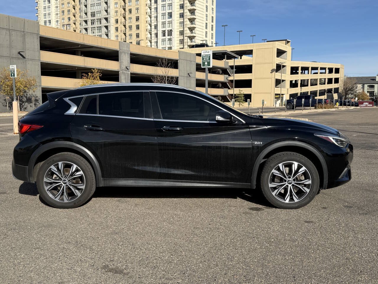 Used 2017 INFINITI QX30 AWD image 6