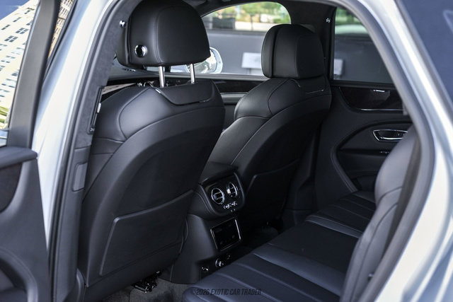 Used 2021 Bentley Bentayga AWD/4WD image 34