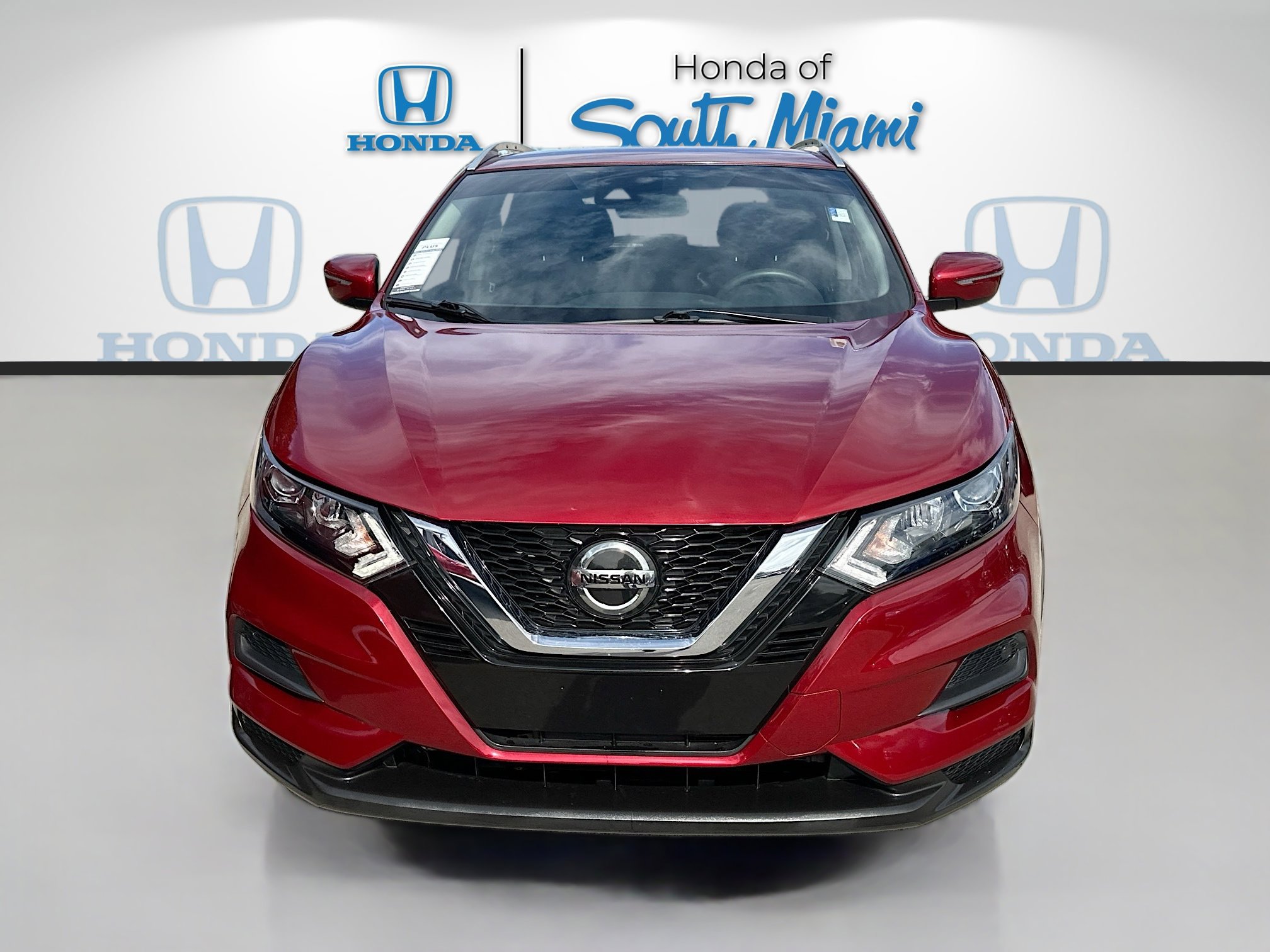 Used 2020 Nissan Rogue Sport SV image 2