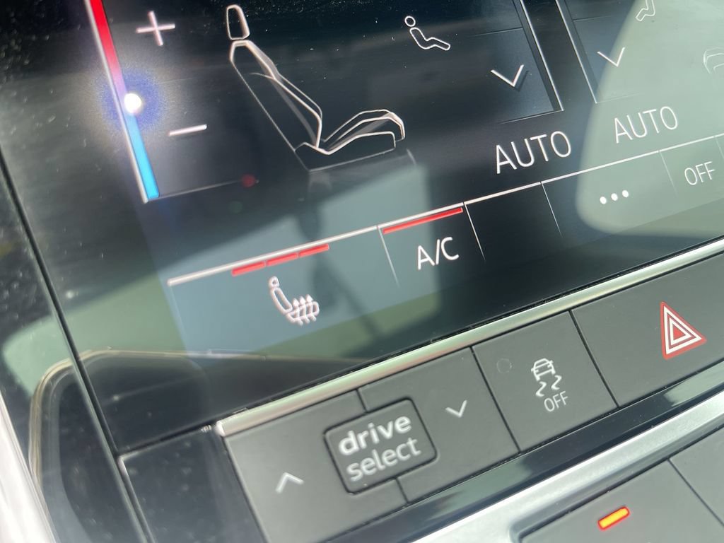 Used 2022 Audi e-tron Premium AWD/4WD image 18