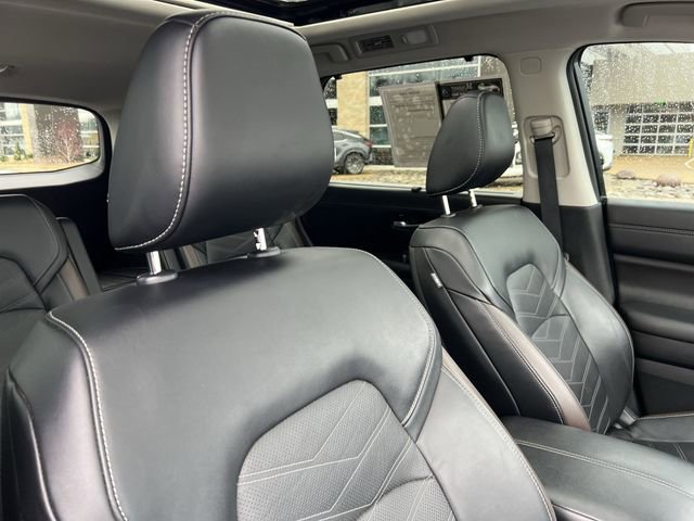 Used 2024 Nissan Pathfinder Platinum image 24