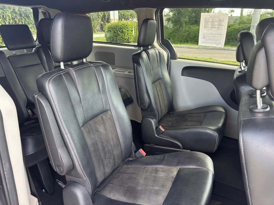 Used 2019 Dodge Grand Caravan SXT FWD image 19