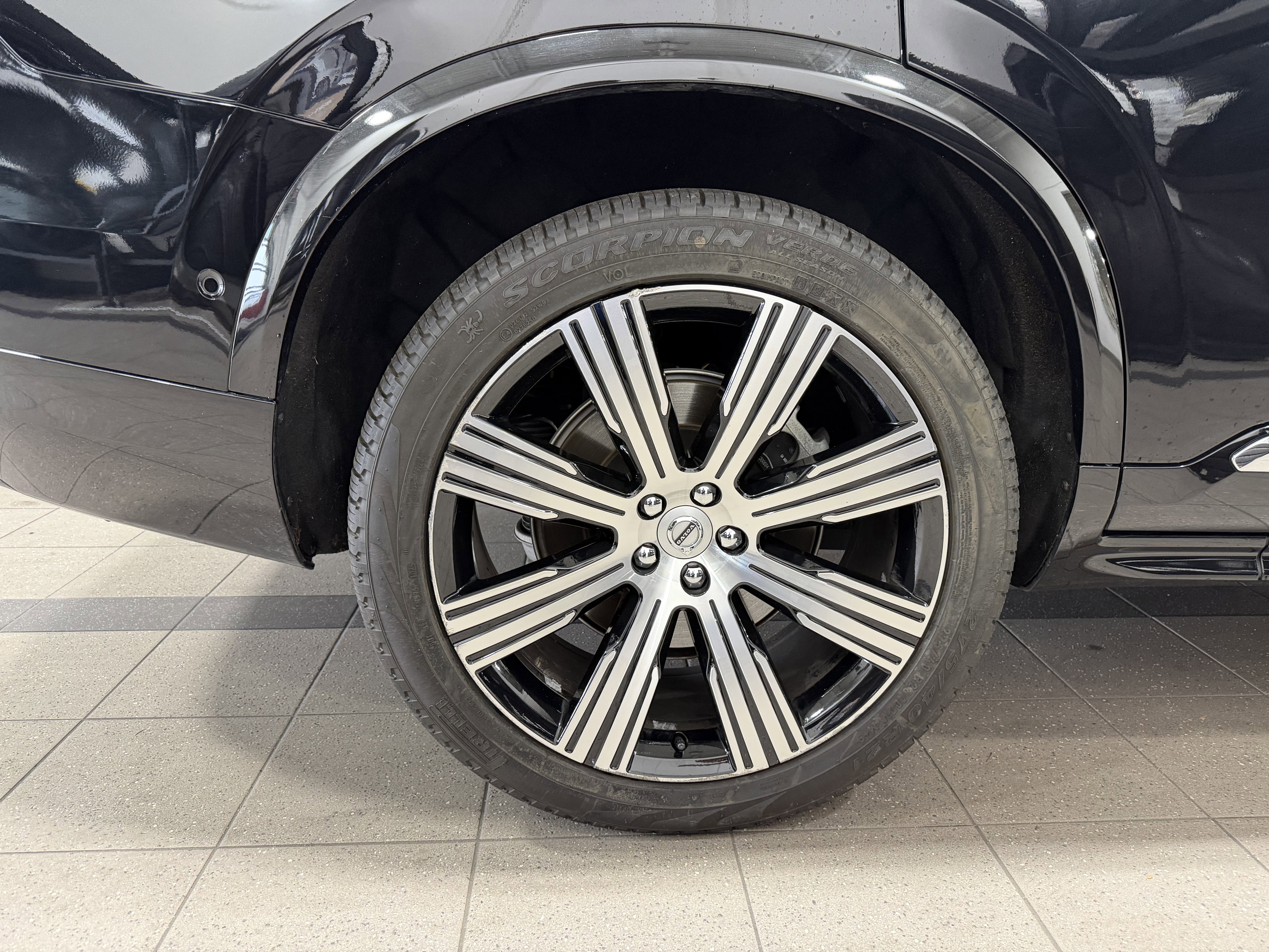 Used 2023 Volvo XC90 B6 Ultimate w/ Protection Package image 10