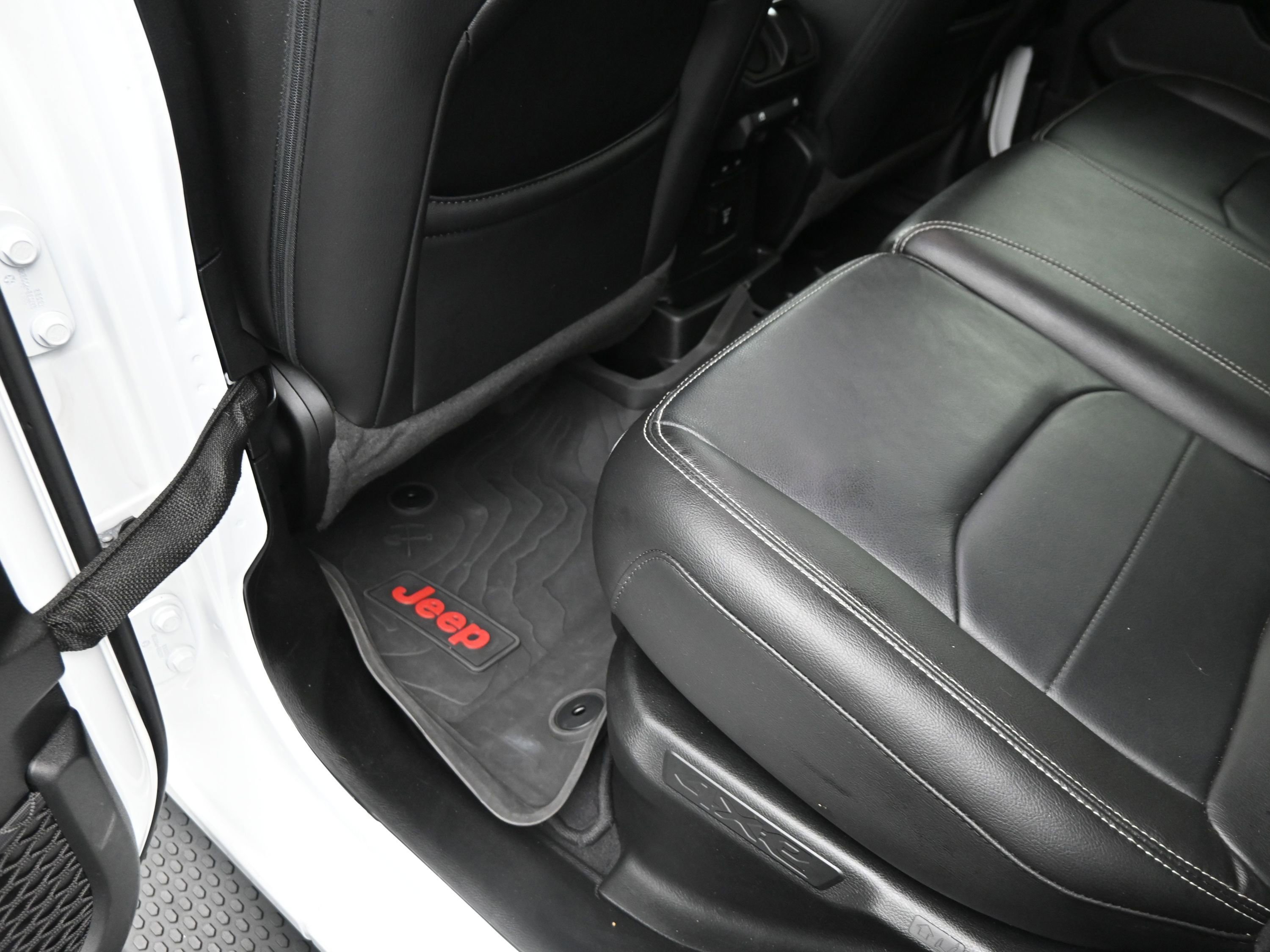 Used 2023 Jeep Wrangler Sahara image 18