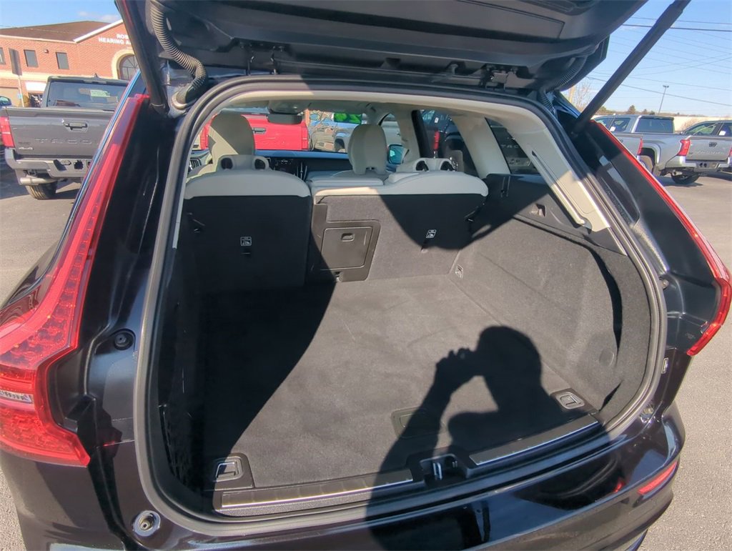 Used 2024 Volvo XC60 B5 Ultimate image 25