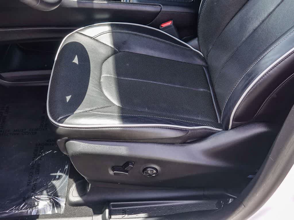 Used 2024 Chrysler Pacifica Premium FWD image 20