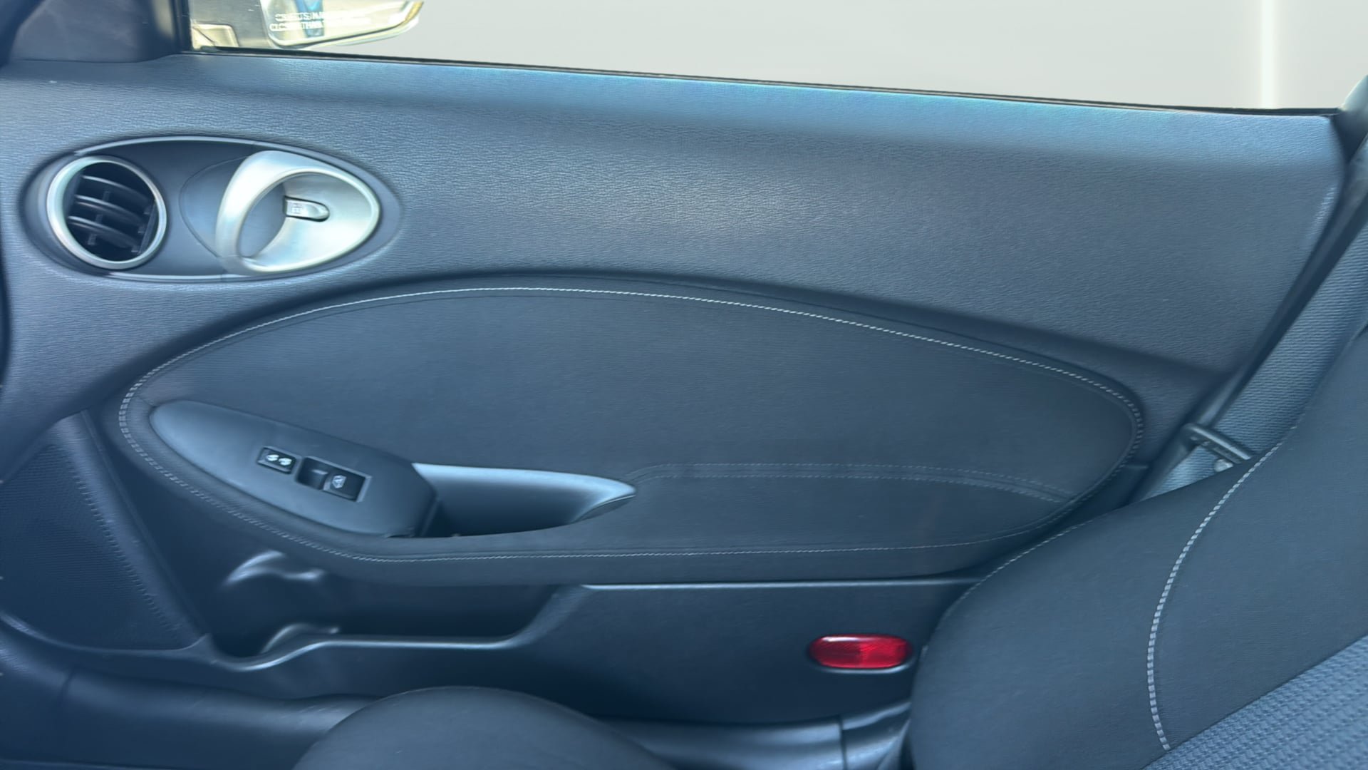 Used 2013 Nissan 370Z Coupe RWD image 17