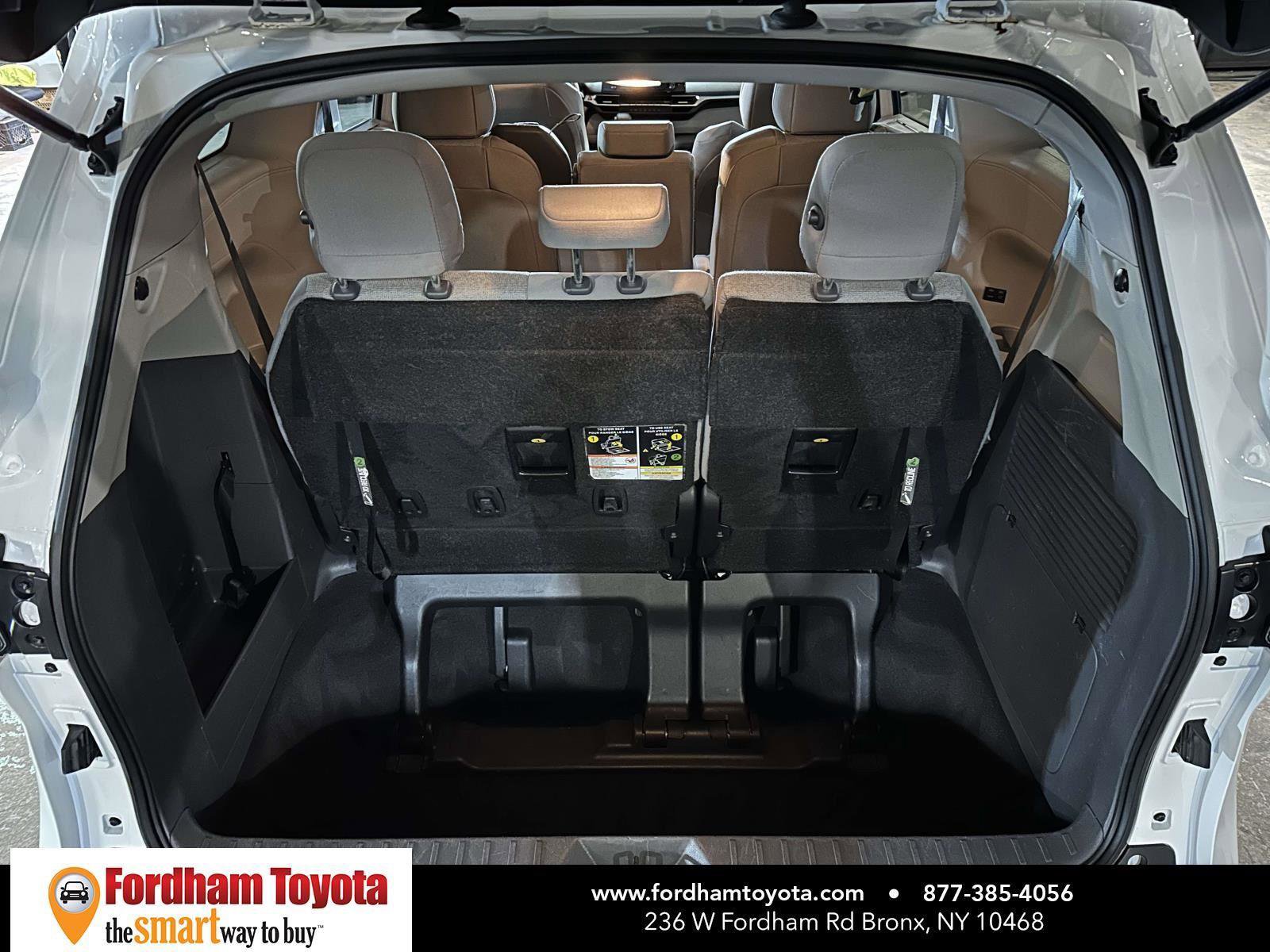 Used 2024 Toyota Sienna LE image 14