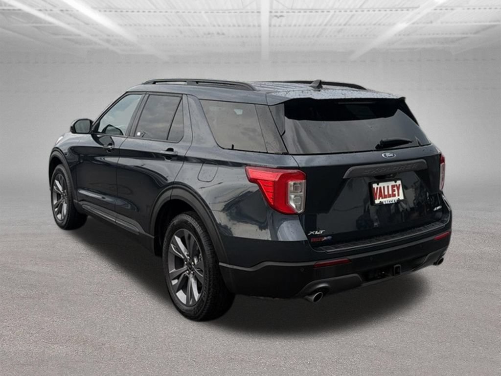 Used 2023 Ford Explorer XLT w/ Equipment Group 202A AWD/4WD image 10
