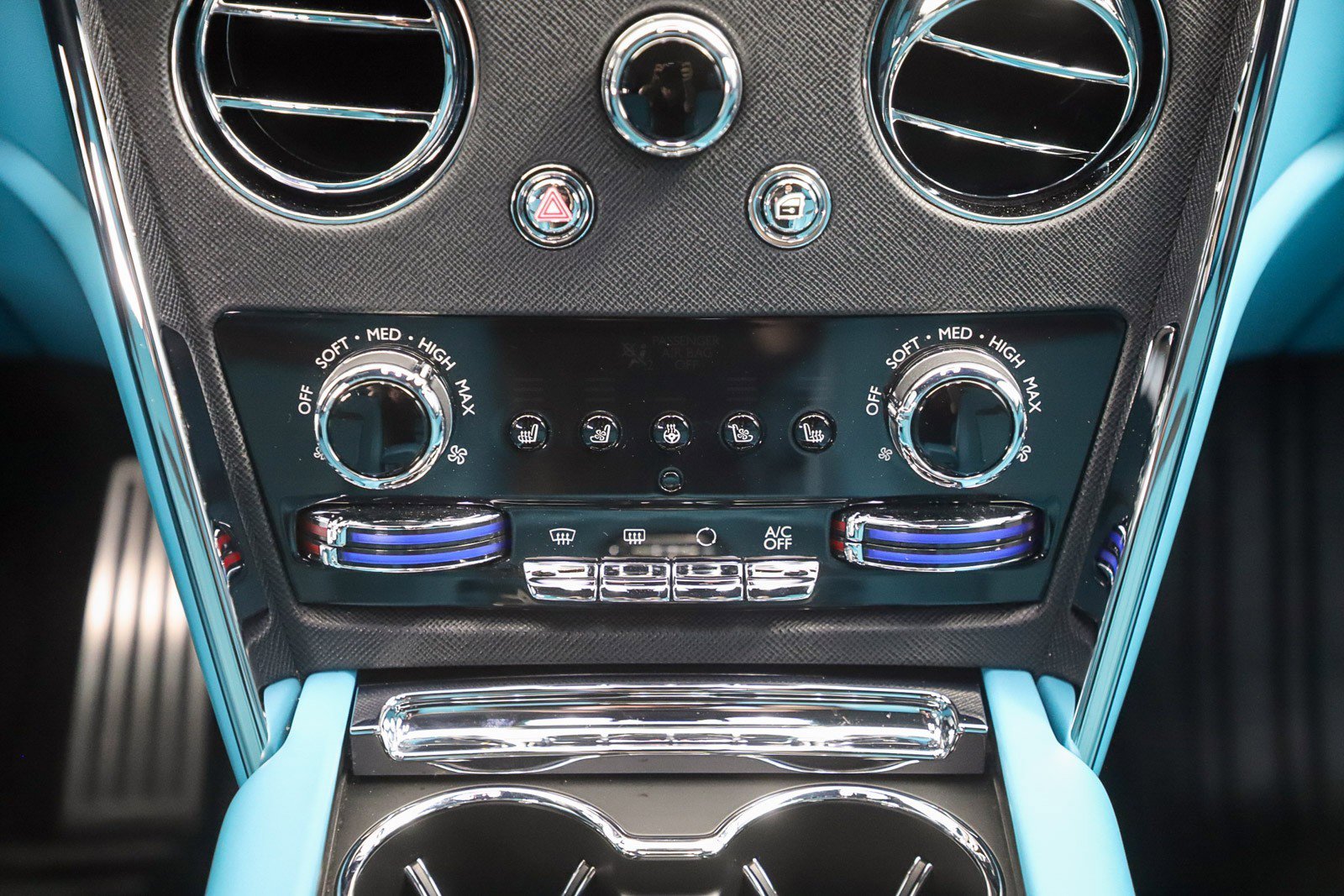 Used 2023 Rolls-Royce Cullinan AWD/4WD image 34