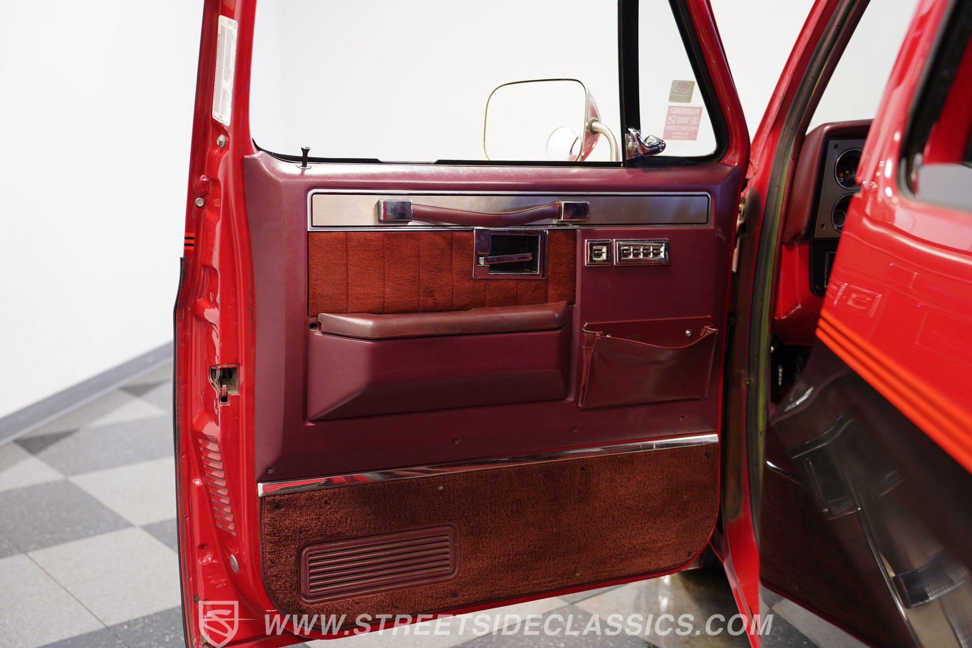 Used 1987 Chevrolet Suburban 2WD image 37