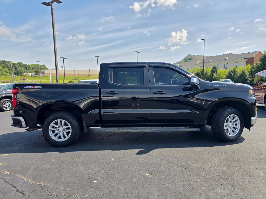 Used 2022 Chevrolet Silverado 1500 LT AWD/4WD image 9