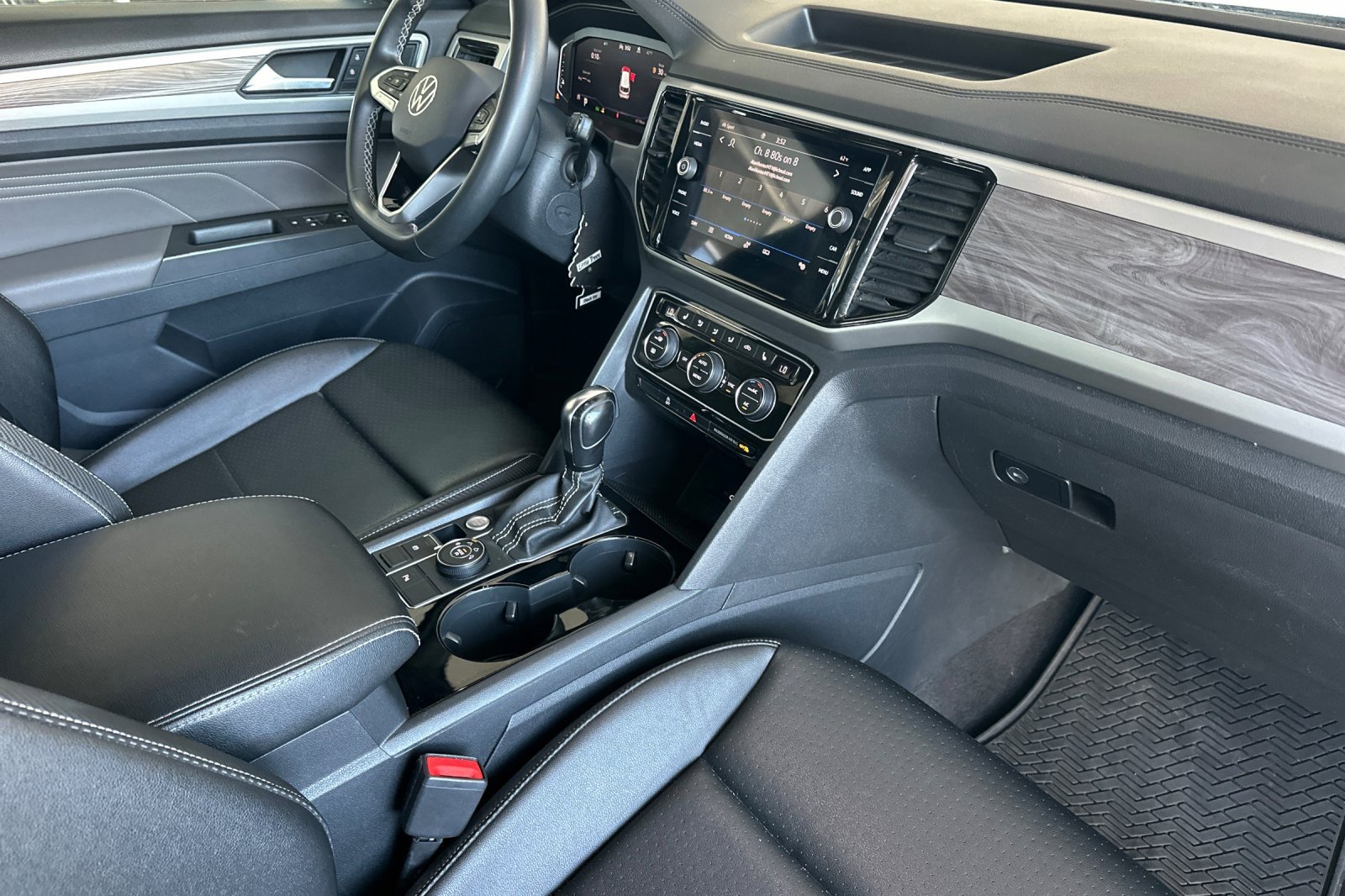 Used 2022 Volkswagen Atlas Cross Sport SE image 16