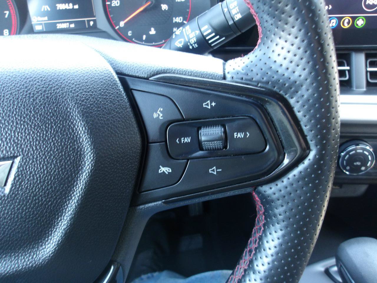 Used 2024 Chevrolet Trax RS w/ Sunroof Package FWD image 17