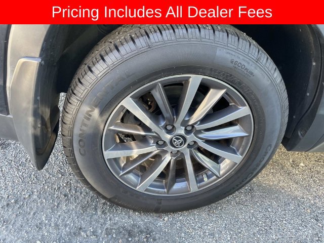 Used 2019 Toyota Highlander XLE AWD/4WD image 11