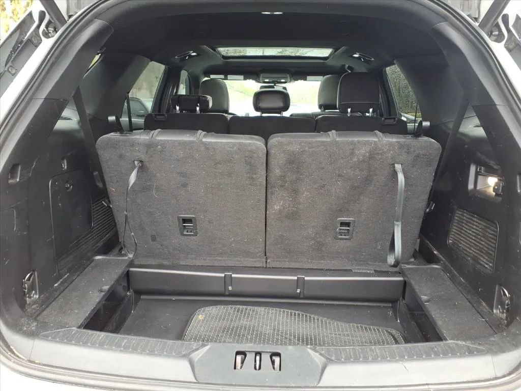 Used 2020 Ford Explorer XLT w/ Equipment Group 202A image 21