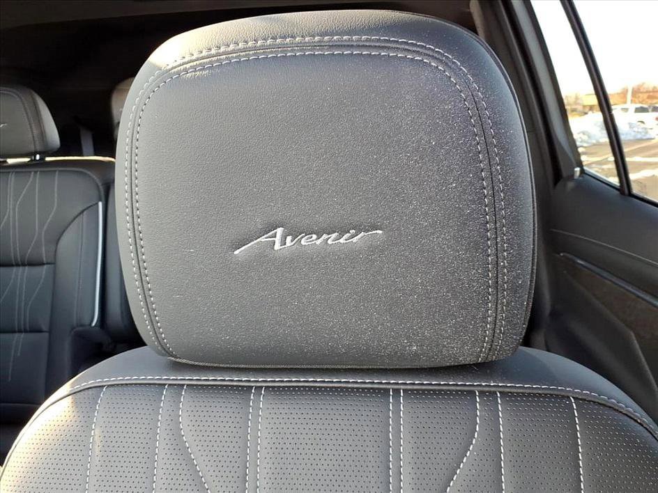 Used 2025 Buick Enclave Avenir w/ Super Cruise Package image 23