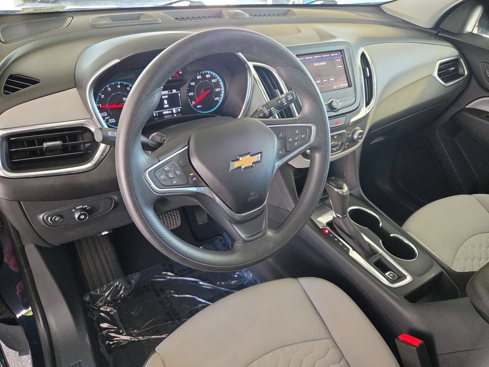 Used 2020 Chevrolet Equinox LS w/ LS Convenience Package FWD image 11