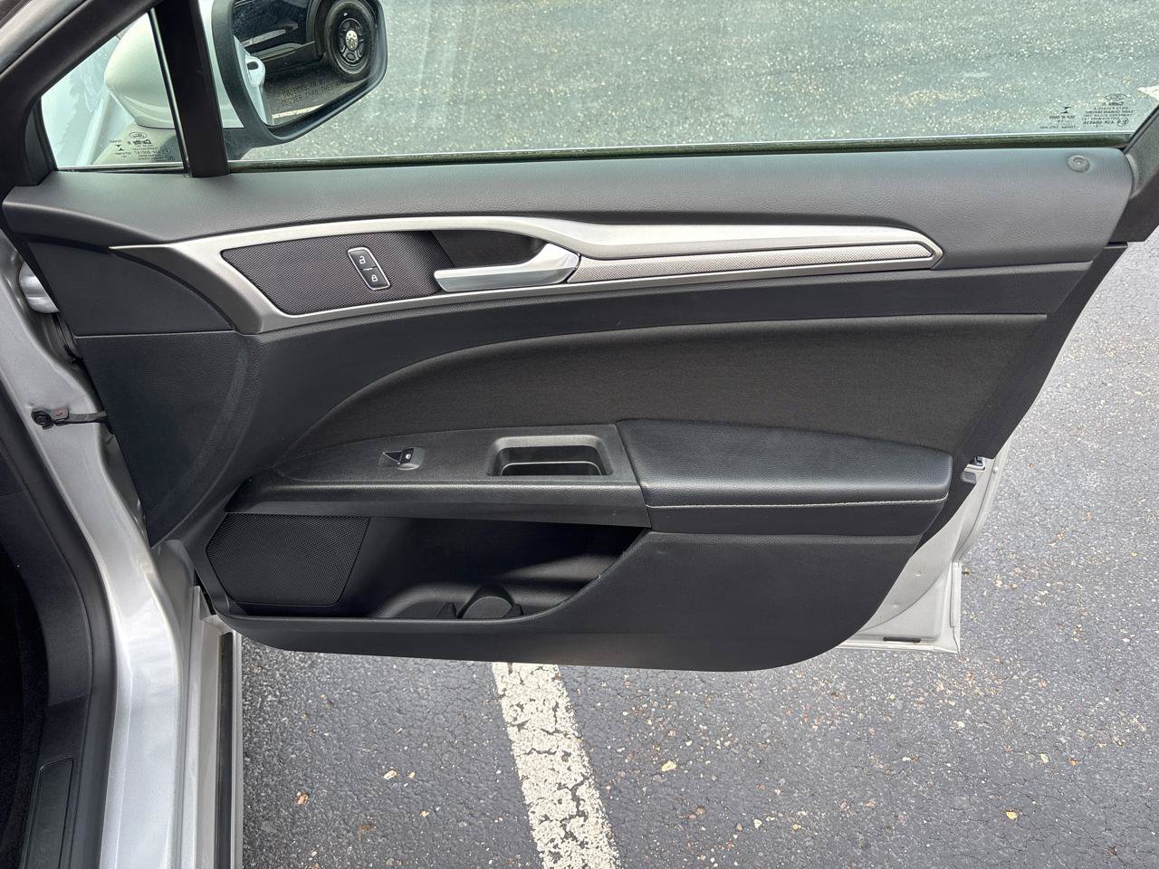Used 2019 Ford Fusion SE FWD image 33