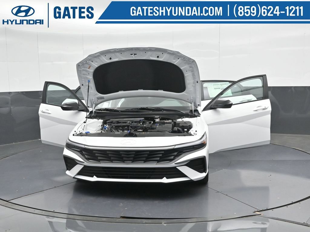 Used 2025 Hyundai Elantra Sport image 60