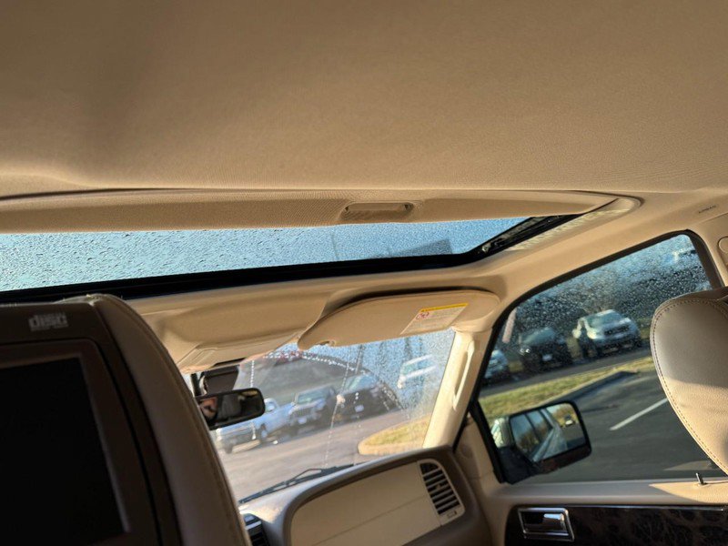 Used 2015 Lincoln Navigator L 4WD image 12