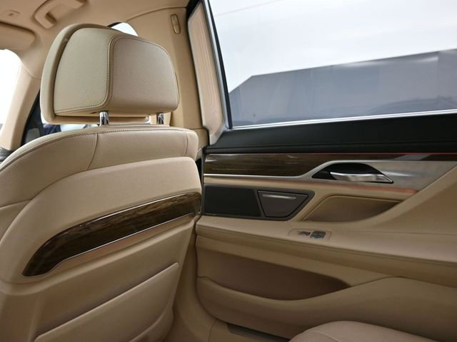 Used 2018 BMW 740i w/ Executive Package RWD image 18