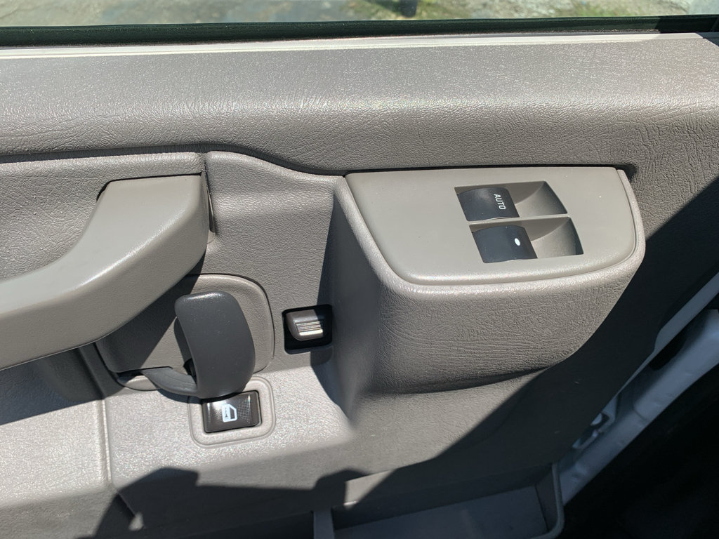 Used 2019 Chevrolet Express 3500 w/ Power Convenience Package RWD image 12