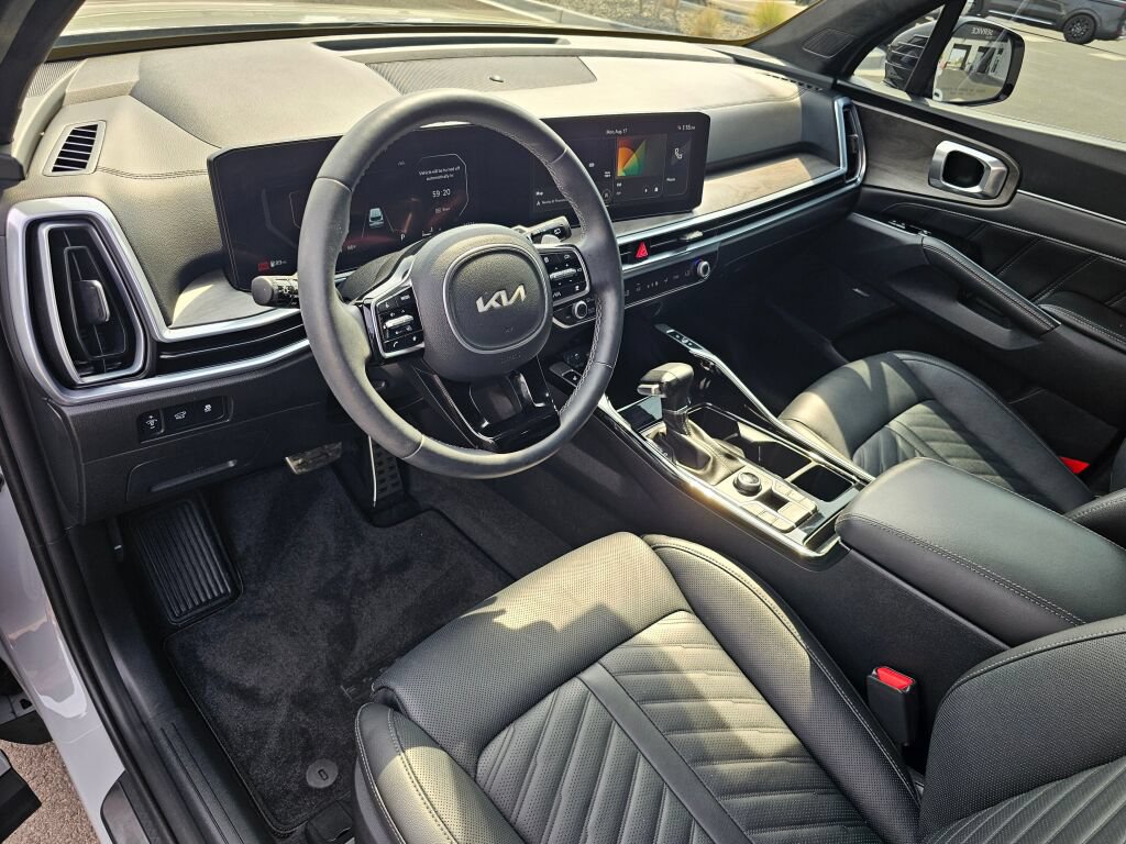 Used 2025 Kia Sorento SX Prestige AWD/4WD image 2