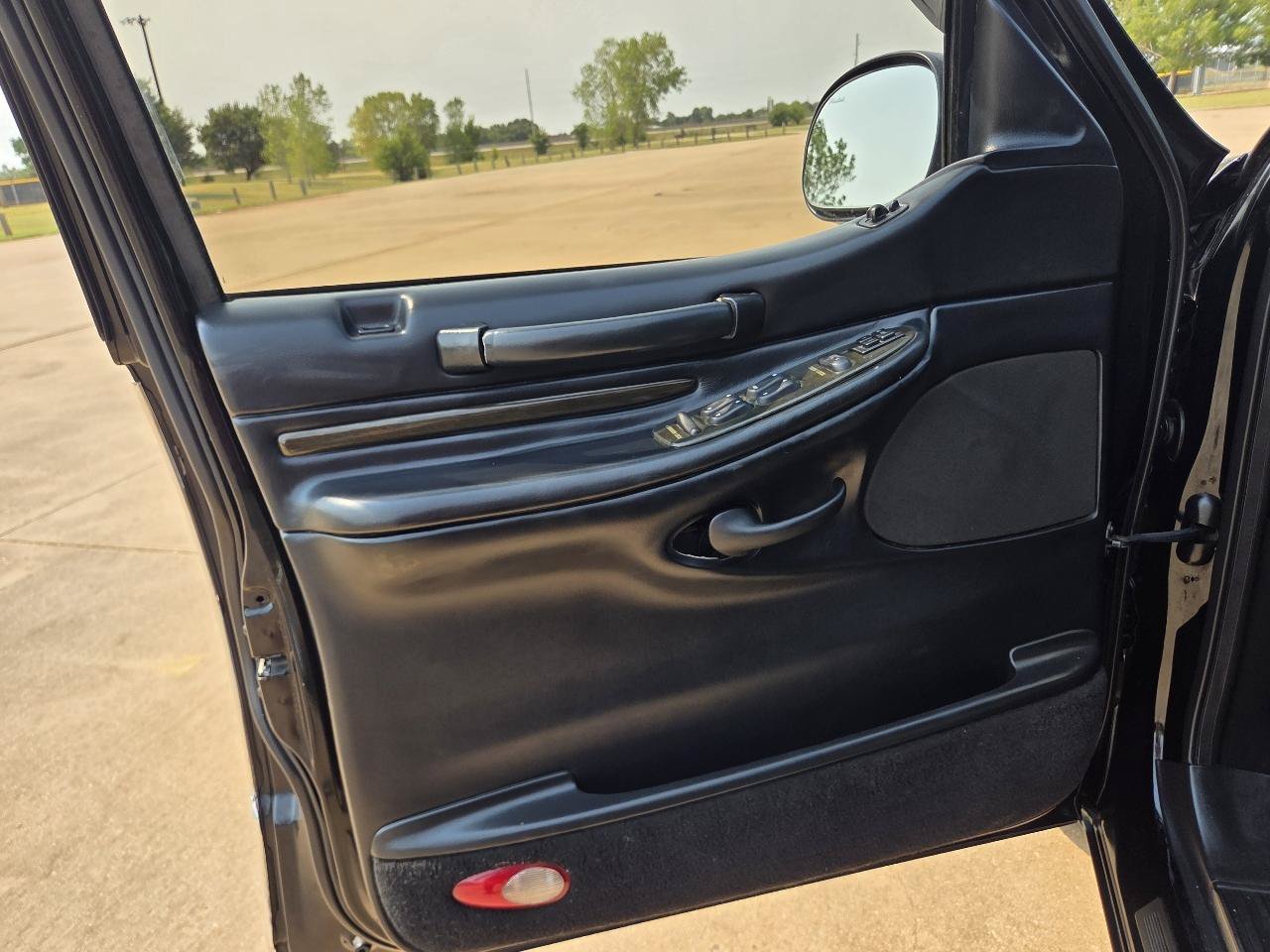 Used 2002 Lincoln Blackwood RWD image 12