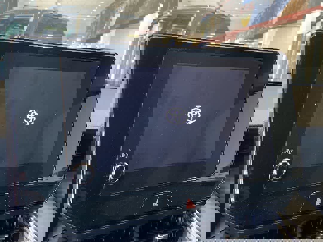 Used 2023 Toyota Venza LE image 16