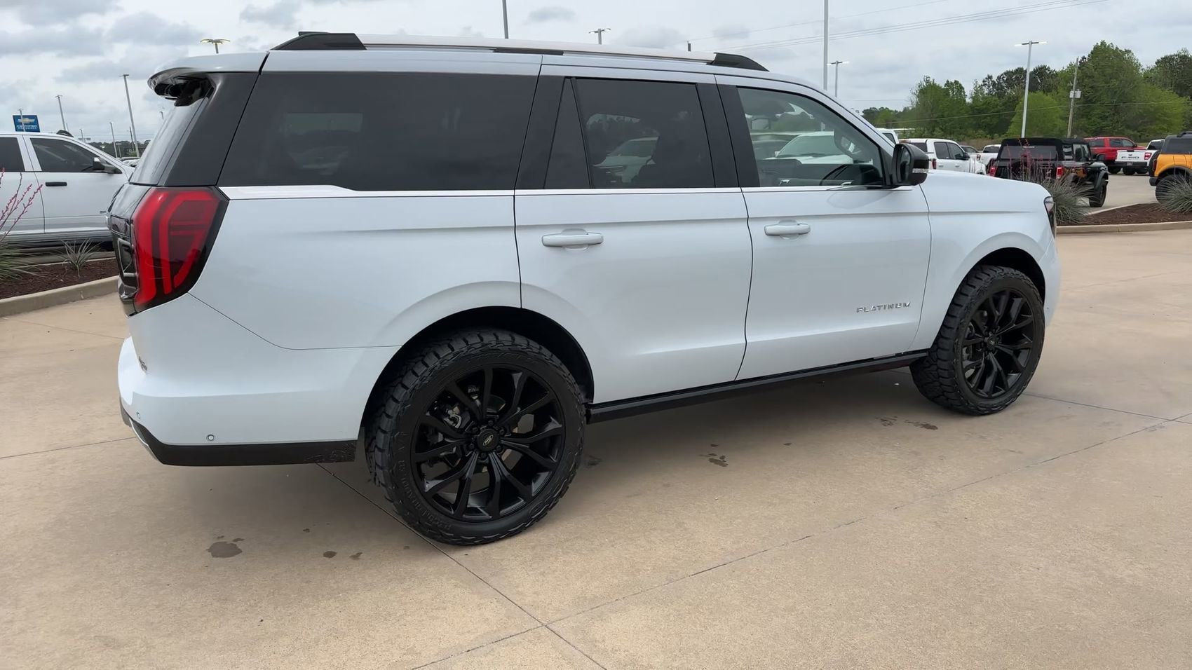 Used 2025 Ford Expedition Platinum AWD/4WD image 9