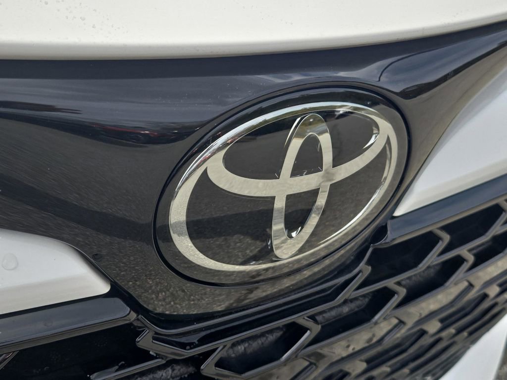 Used 2025 Toyota Corolla SE image 4
