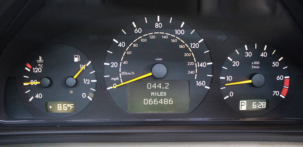 Used 2001 Mercedes-Benz CLK 320 Cabriolet image 18