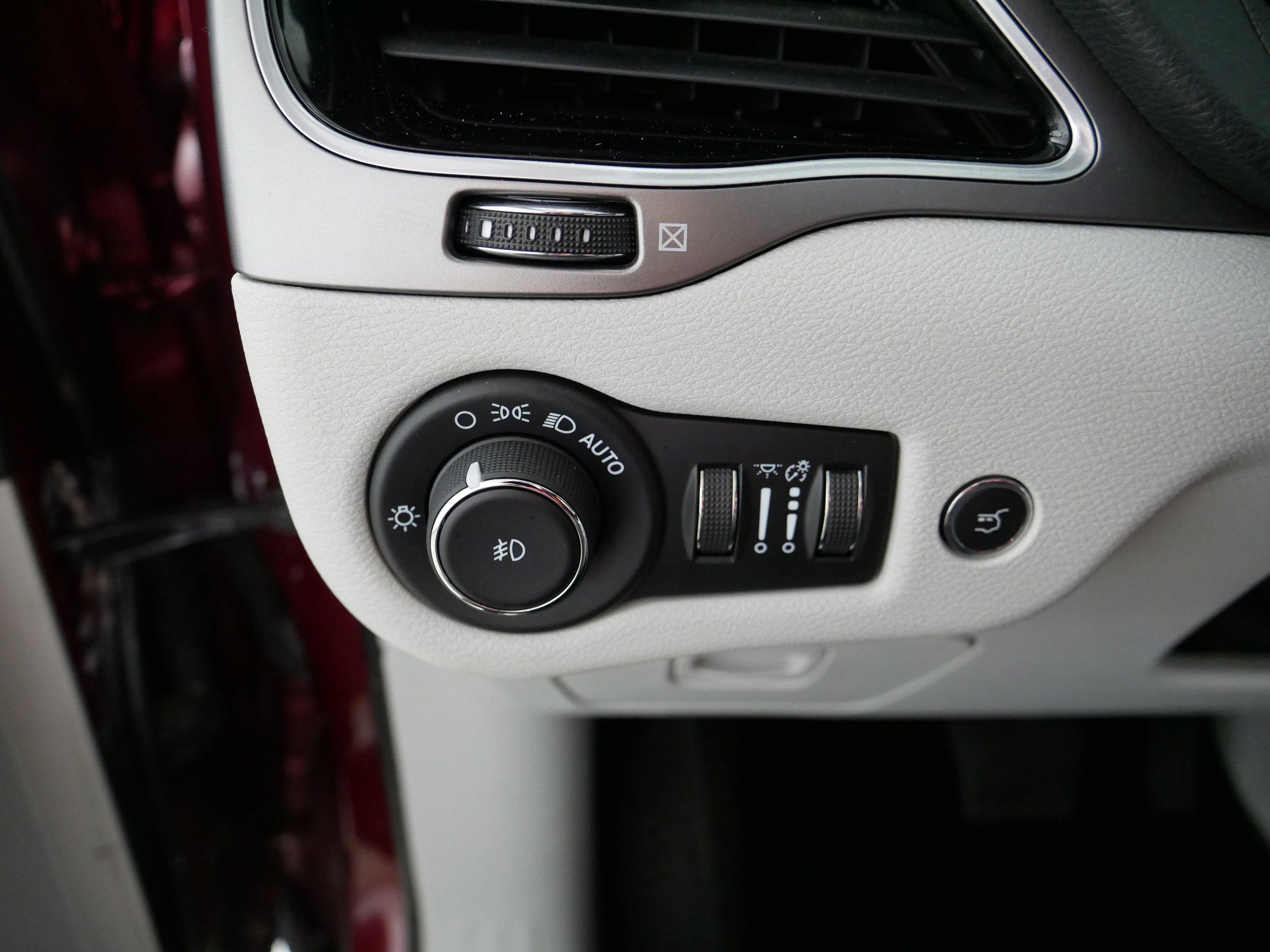 Used 2021 Jeep Cherokee Limited AWD/4WD image 26