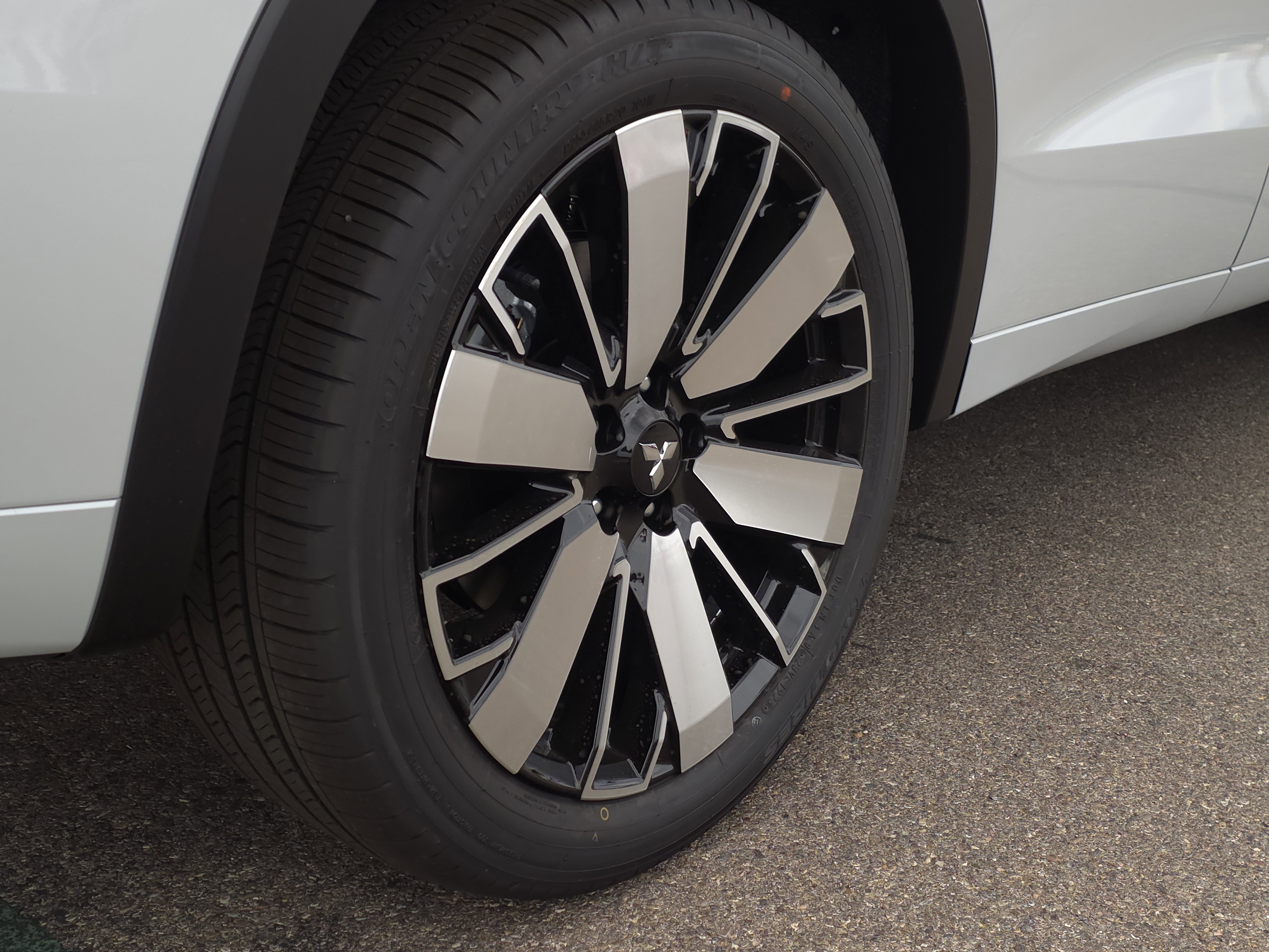 New 2025 Mitsubishi Outlander SEL image 5
